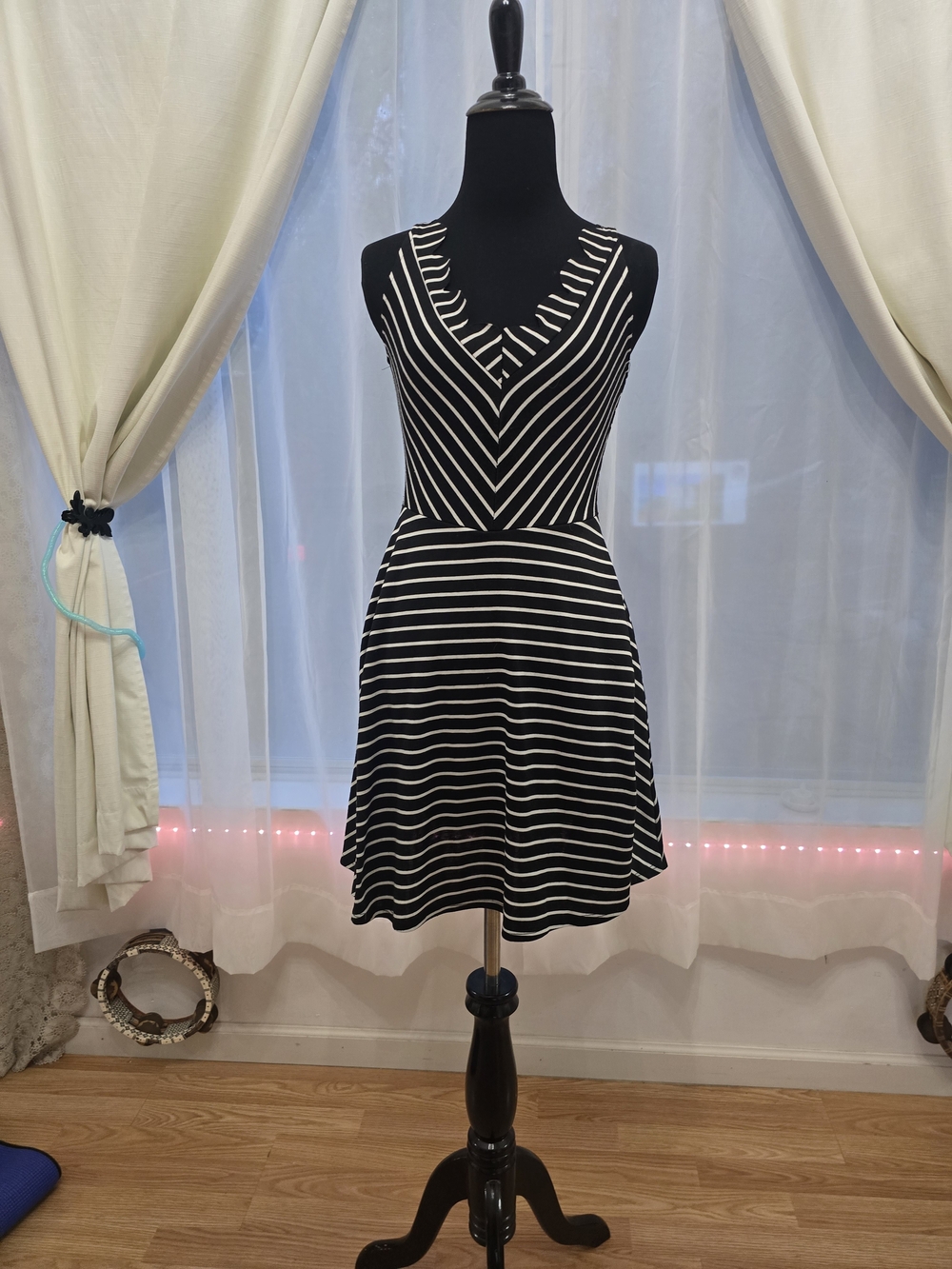 VENUS Black & White Striped V-Neck Fit and Flare Mini Dress X-Small